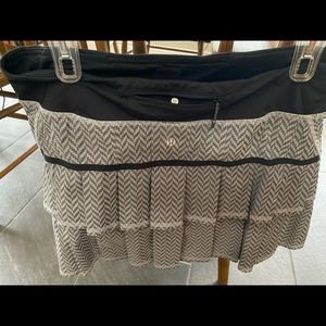 Lululemon size 10 Dark/Light Gray tennis skirt